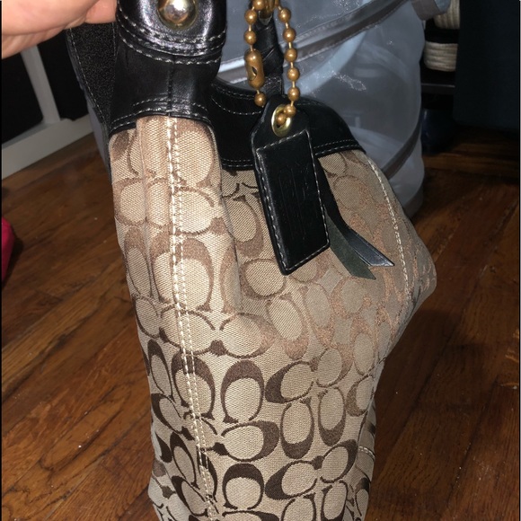 Vintage collectable Coach shoulder bag in black - Picture 5 of 5